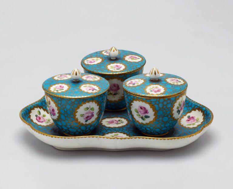 Triple Tray with Confiture Pots with Lids
